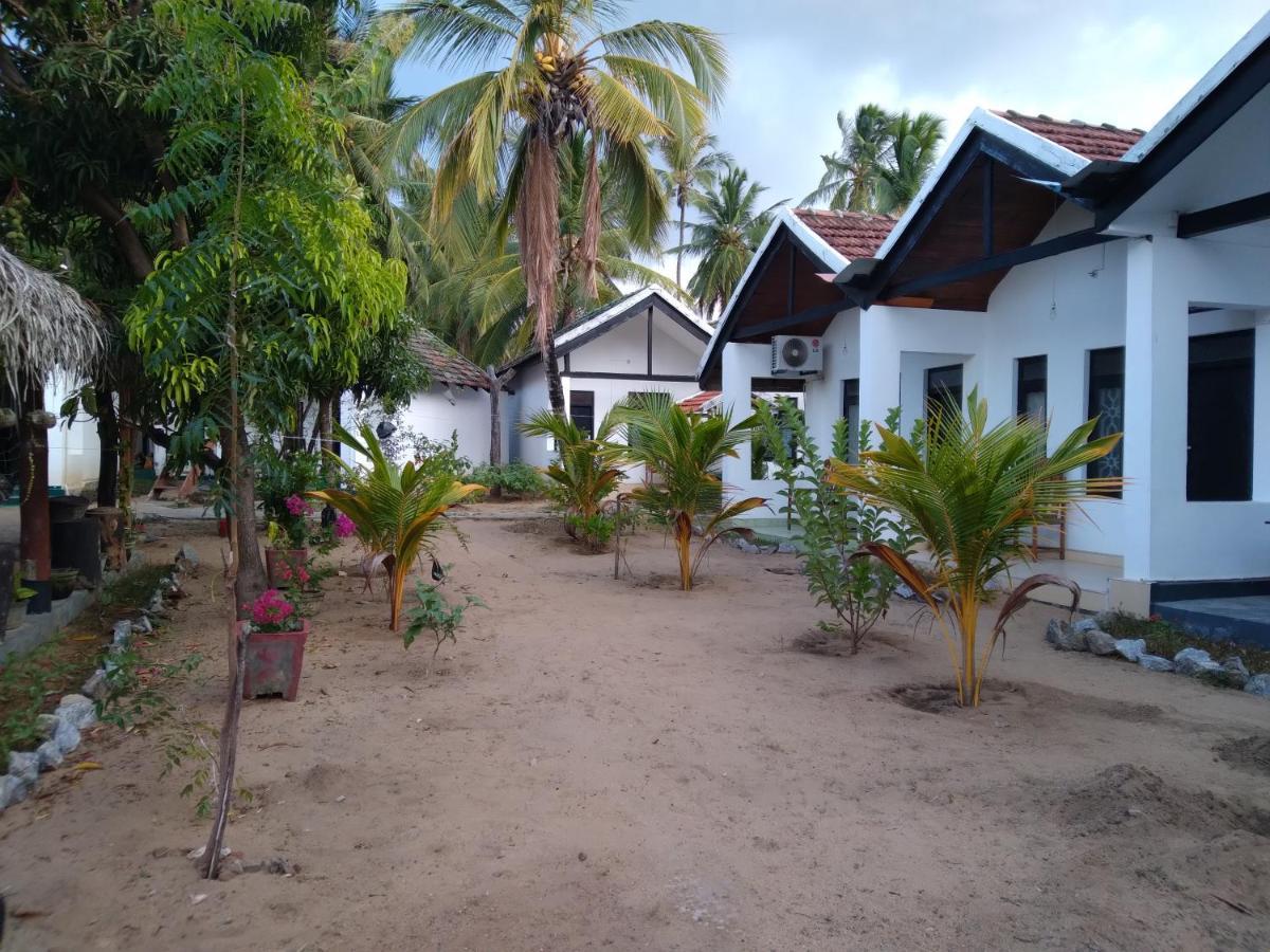 Arugam Bay Holiday Hotel Exterior photo