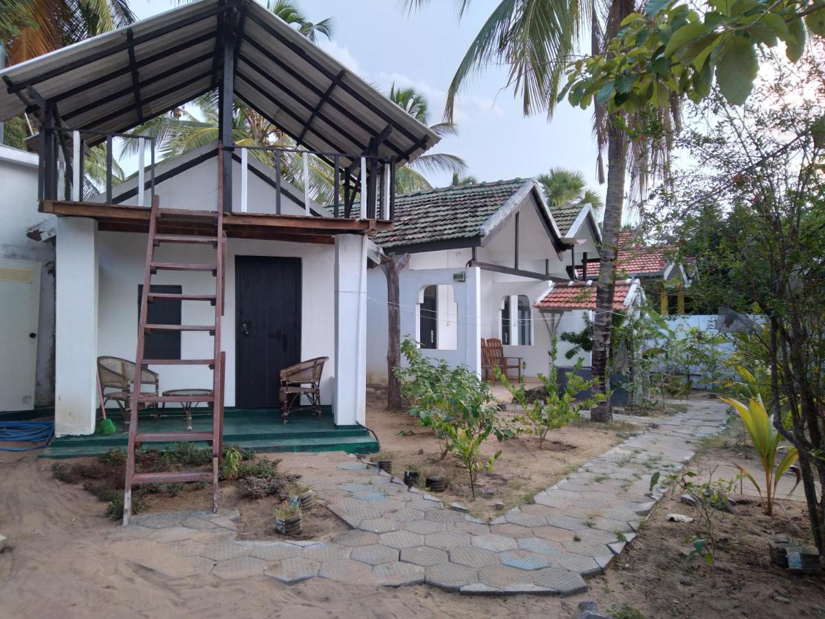 Arugam Bay Holiday Hotel Exterior photo