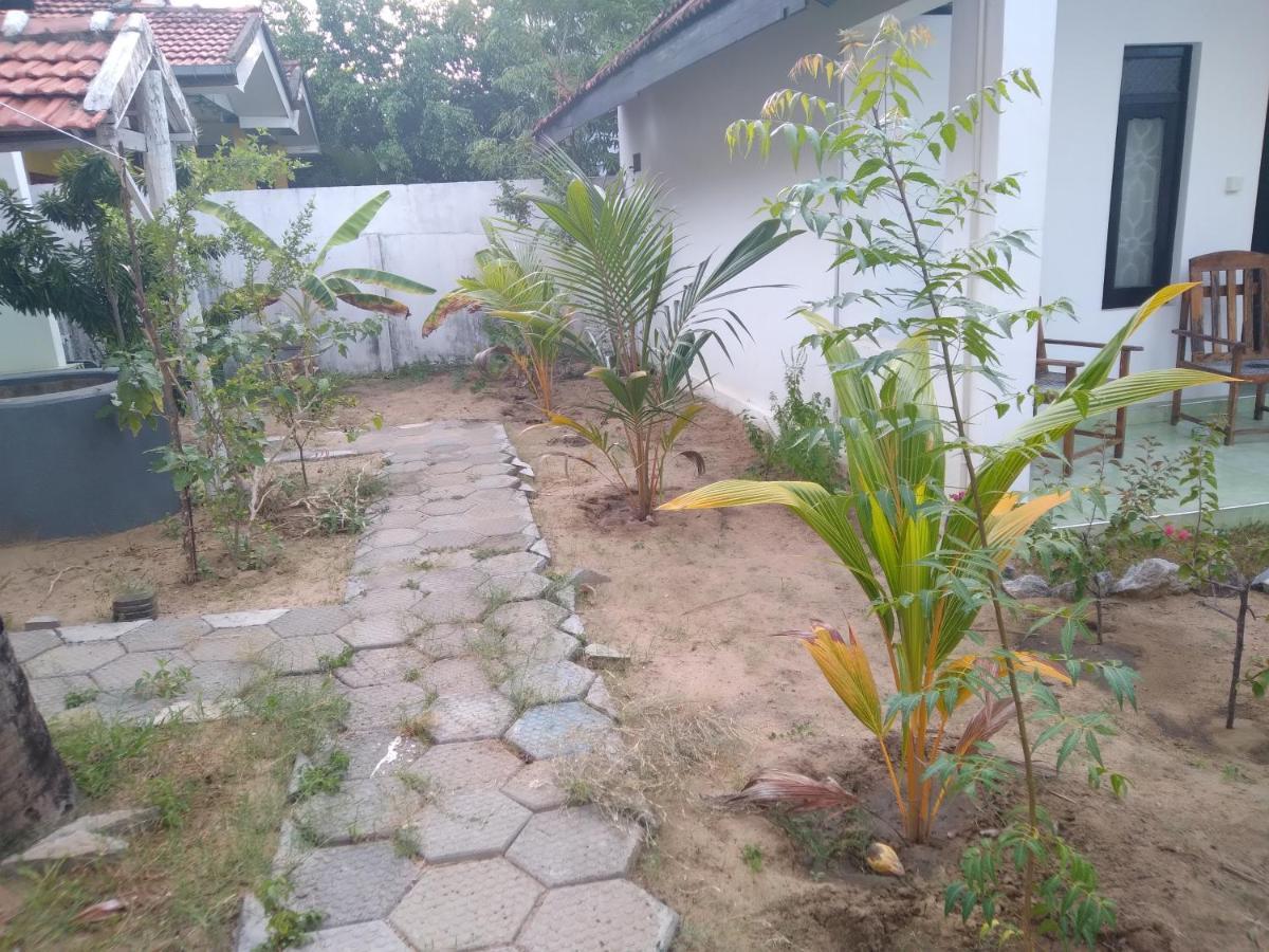 Arugam Bay Holiday Hotel Exterior photo