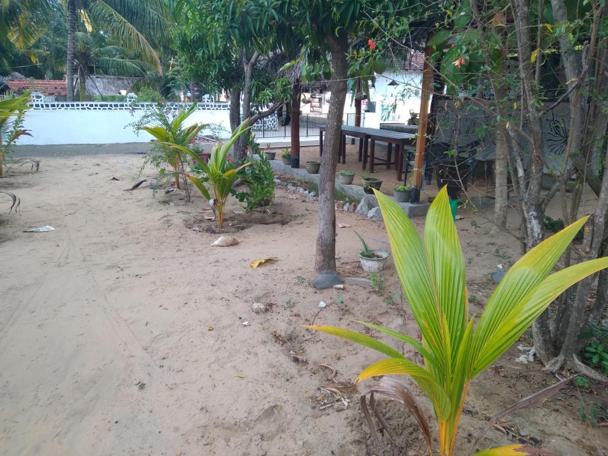 Arugam Bay Holiday Hotel Exterior photo