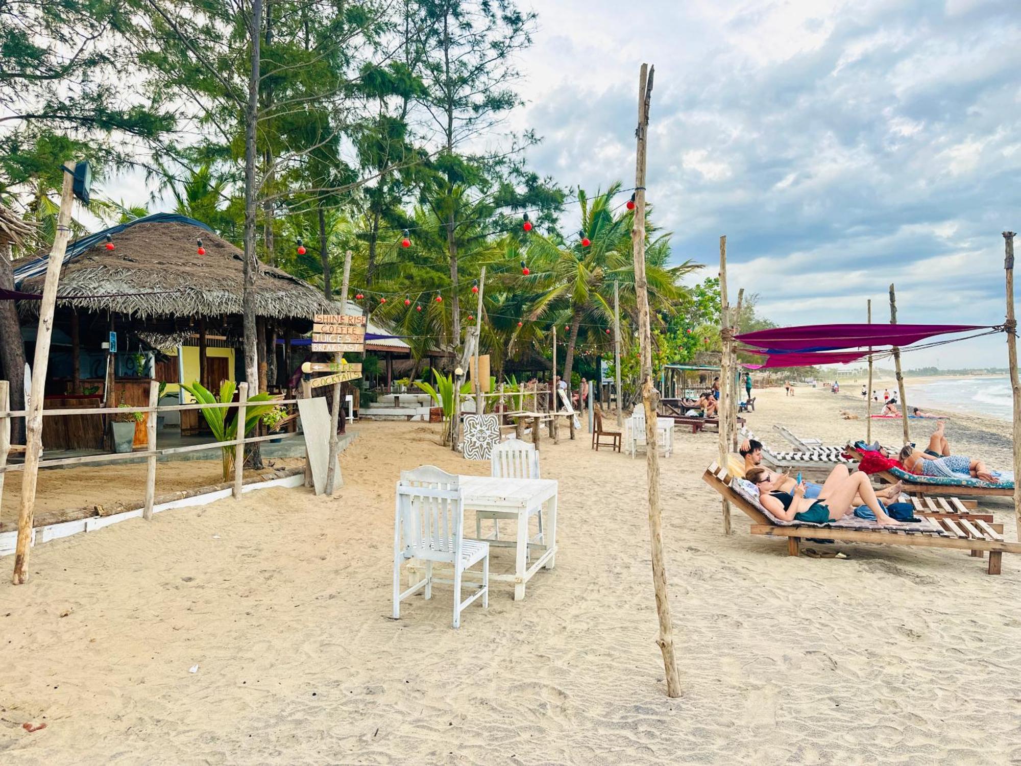 Arugam Bay Holiday Hotel Exterior photo